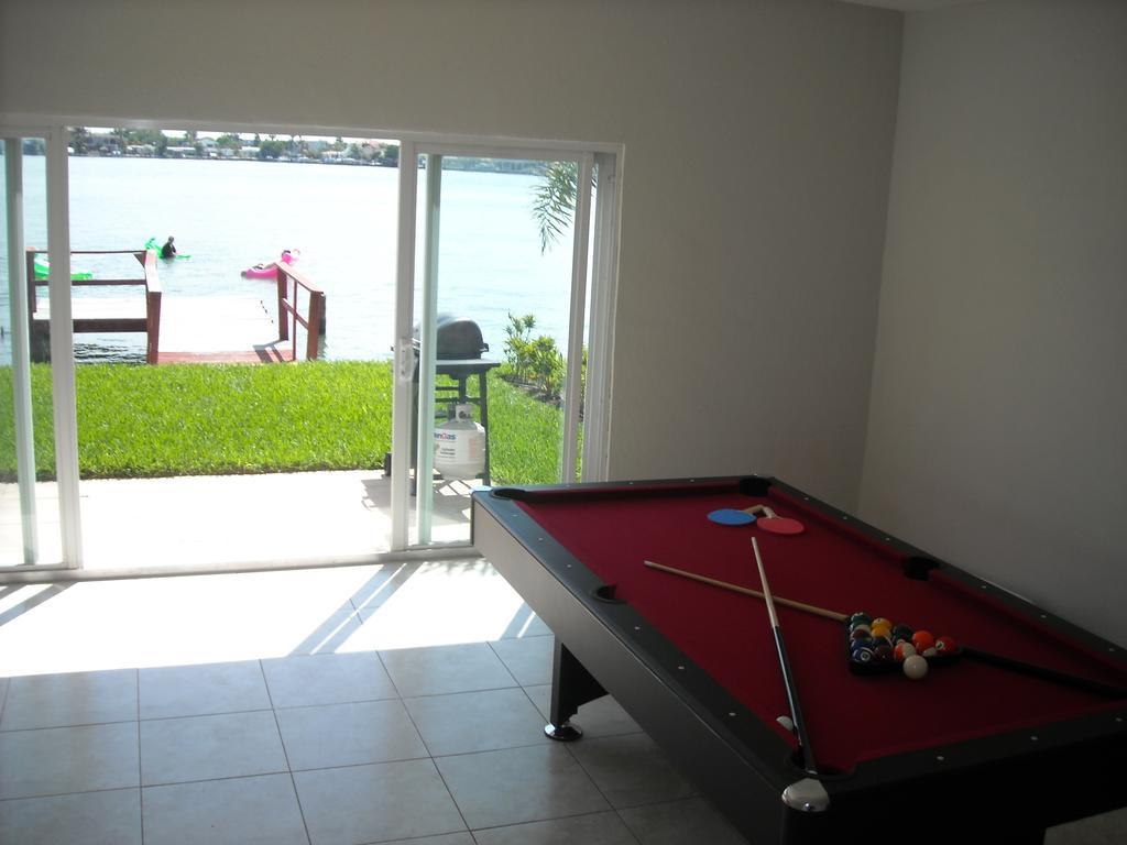 Mediterranean Three Story Beach Townhouse St. Pete Beach Bagian luar foto