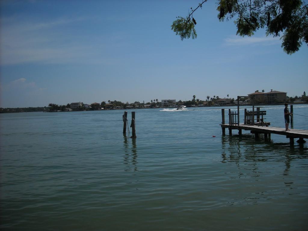 Mediterranean Three Story Beach Townhouse St. Pete Beach Bagian luar foto